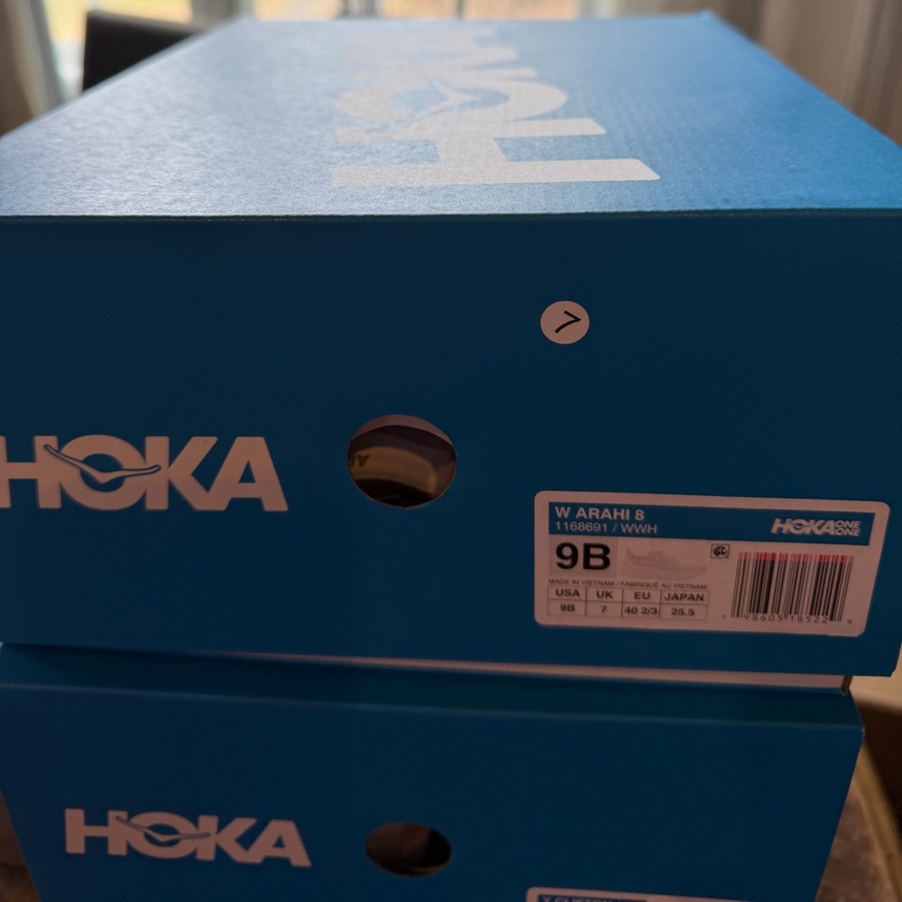 New in Box HOKA Women's Arahi 8 White/White Running Shoes - Picture 7 of 9